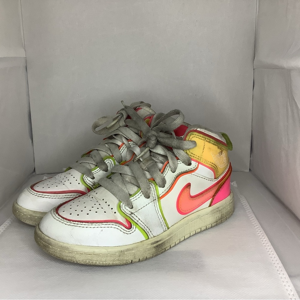 Jordan 1 mid